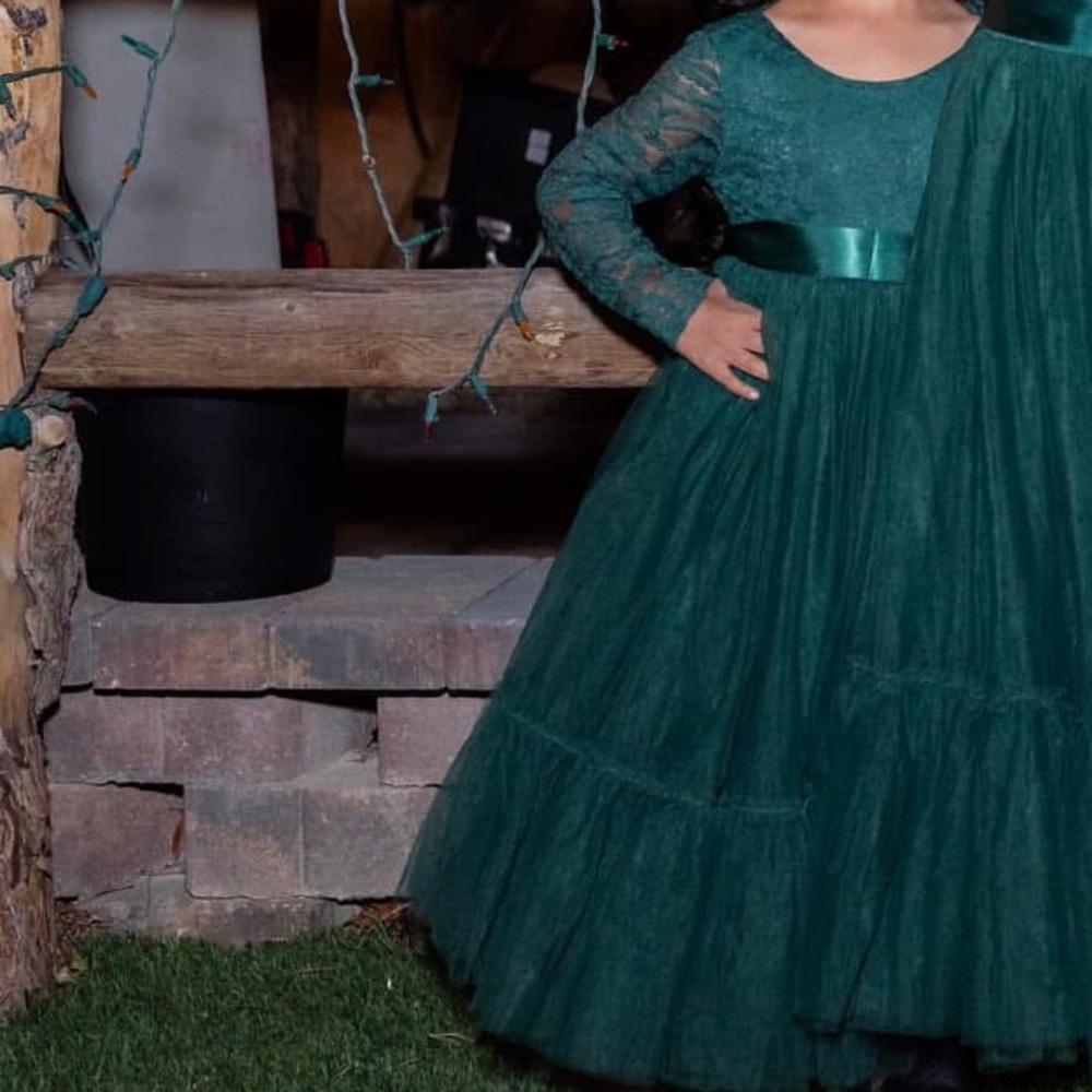 Green flower girl dress. 
Size 5 kids